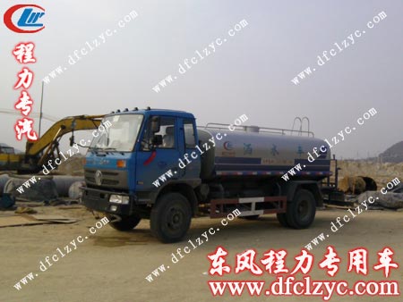東風145灑水車按照預(yù)約時間準時到達用戶所在地