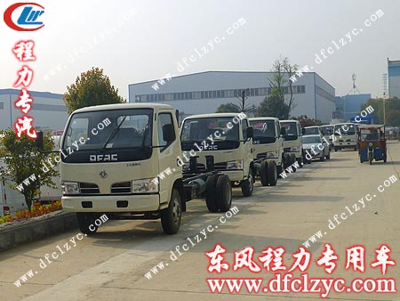 湖北程力公司底盤停放區(qū)域 湖北程力公司底盤停放區(qū)域