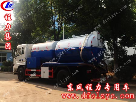 嶄新的東風153分體式清洗吸污車準備出廠