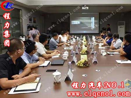 十堰簽約儀式現(xiàn)場(chǎng)，三方負(fù)責(zé)人及代表共襄盛舉，一起見(jiàn)證了這個(gè)具有歷史紀(jì)念意義的莊嚴(yán)時(shí)刻