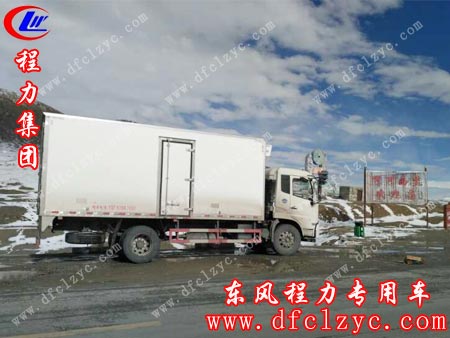 湖北程力集團東風(fēng)天錦冷藏車在途中