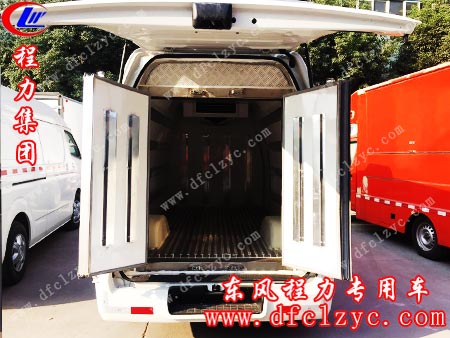 程力威牌冷藏車后視圖