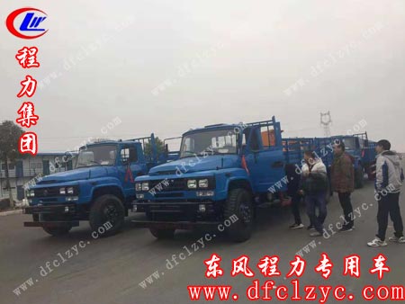 四臺教練車客戶準(zhǔn)備出發(fā)
