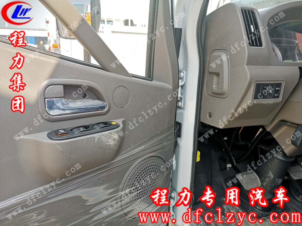 福田歐馬可一拖二清障車(chē)內(nèi)飾