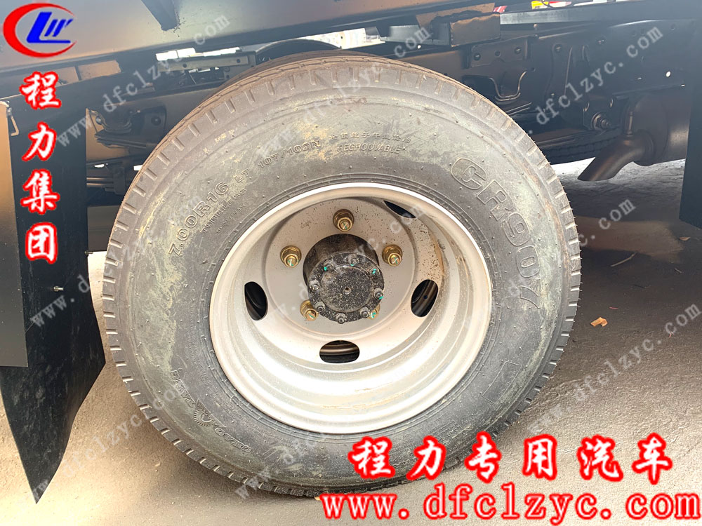 福田歐馬可一拖二清障車(chē)輪胎