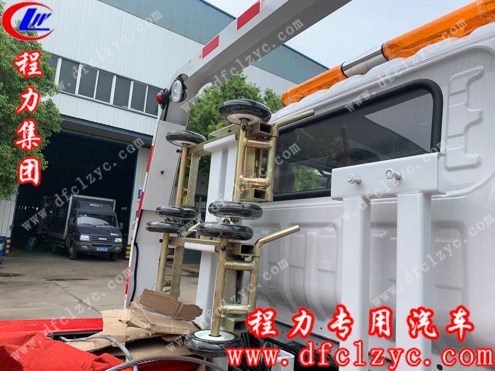 福田歐馬可一拖二清障車(chē)輔助輪