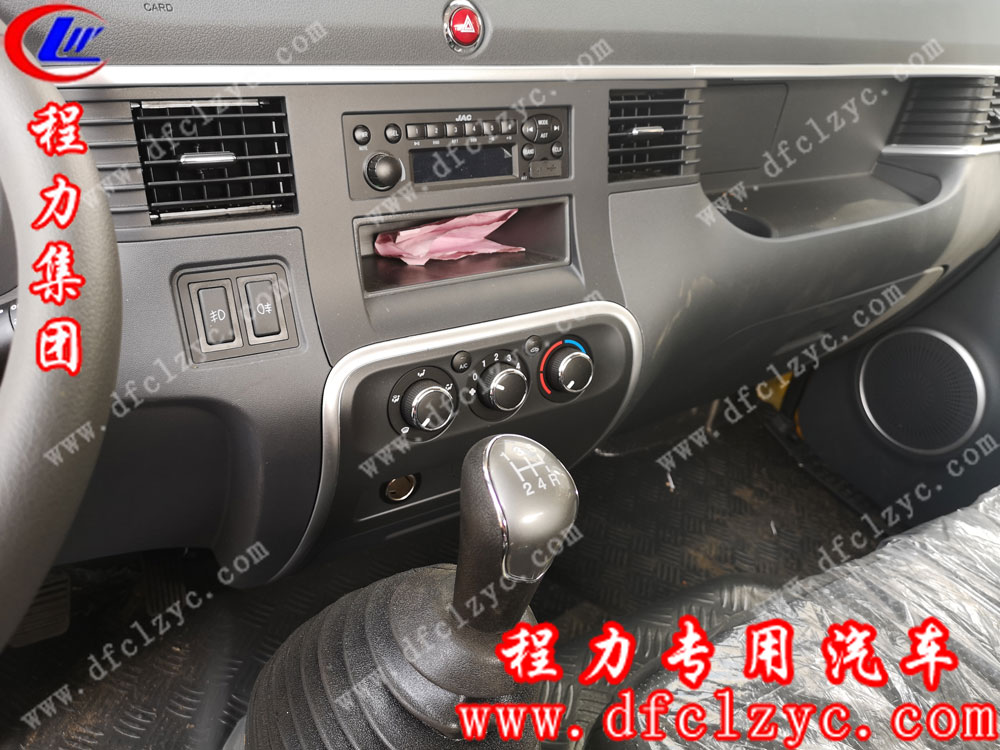 江淮駿鈴一拖二清障車(chē)內(nèi)飾
