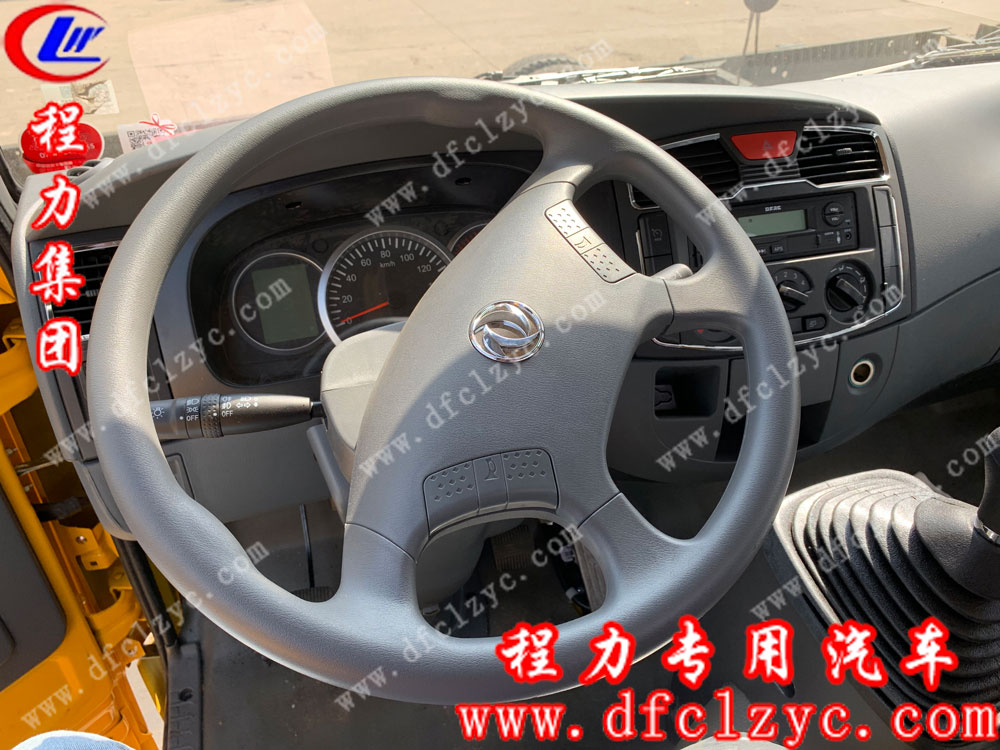 東風(fēng)多利卡D8一拖二清障車方向盤(pán)
