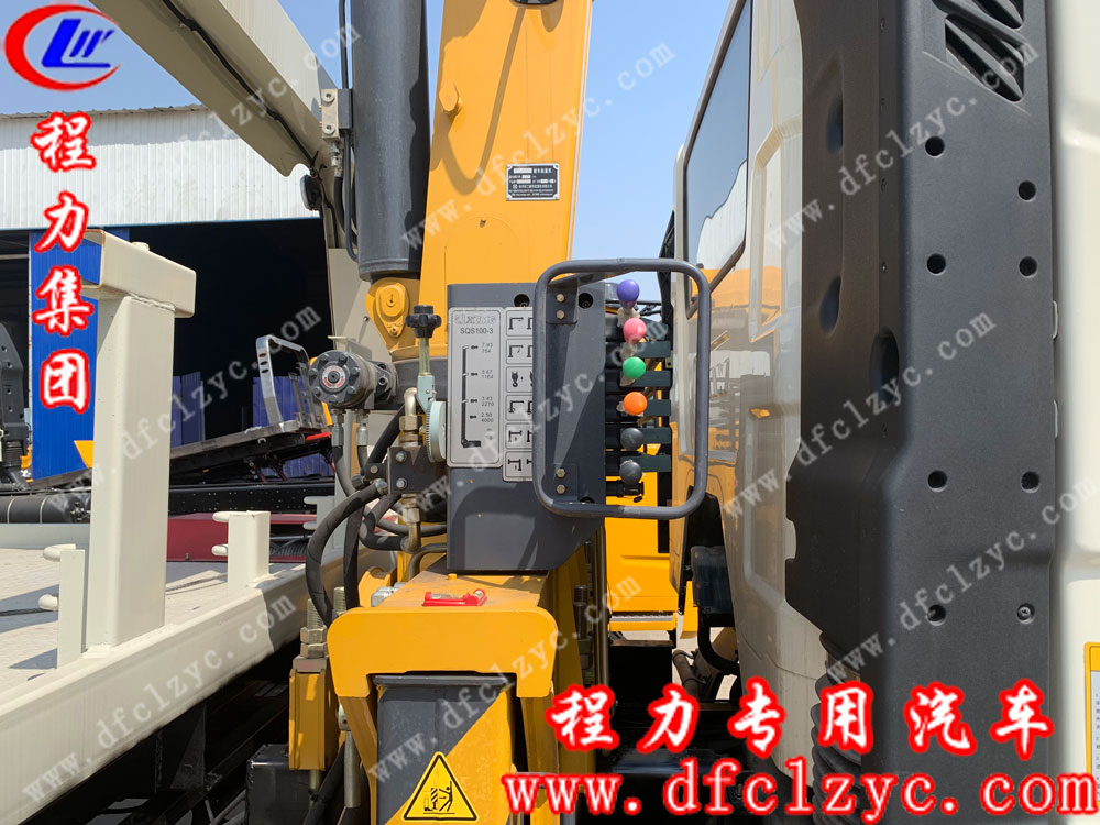 解放J6一拖二帶吊清障車細(xì)節(jié)