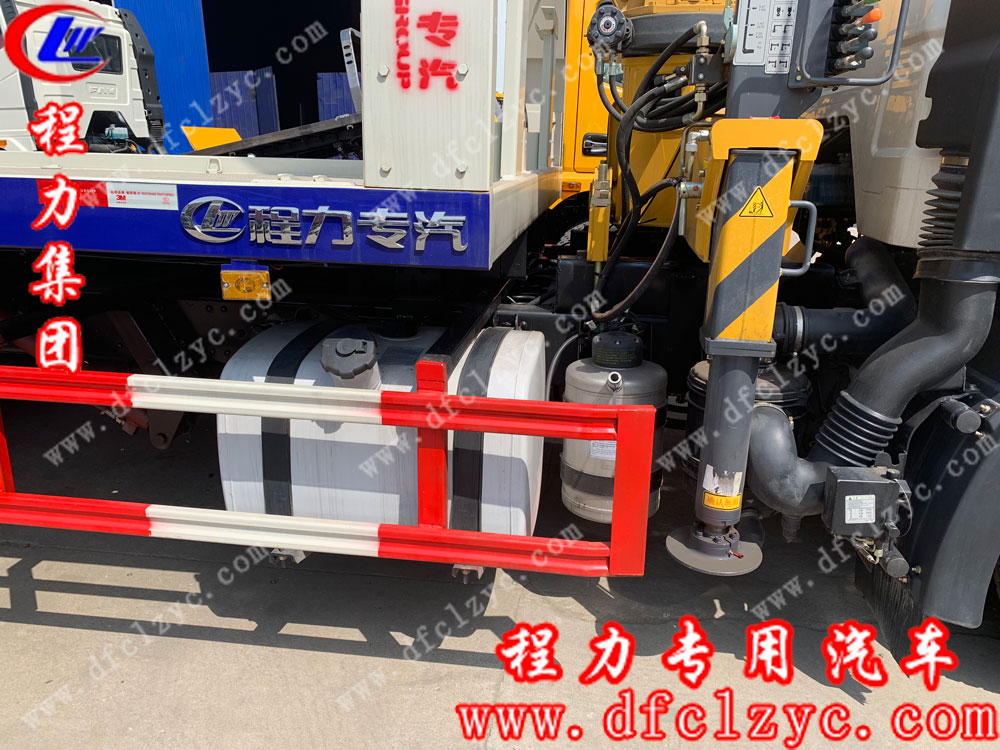 解放J6一拖二帶吊清障車細(xì)節(jié)
