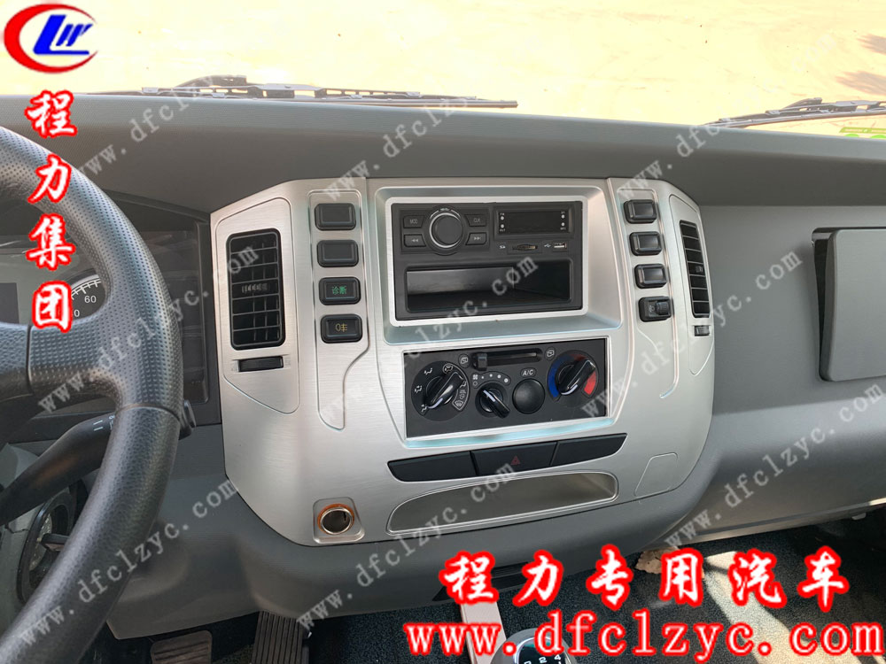 大運一拖二清障車內飾