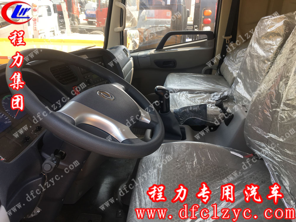 東風(fēng)天錦一拖二清障車內(nèi)飾