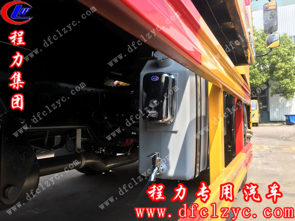 東風(fēng)天錦一拖二清障車內(nèi)飾洗手箱