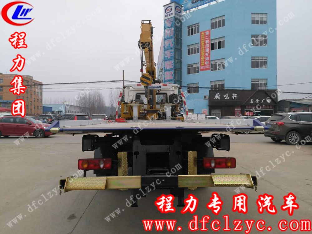 東風天錦帶吊清障車后面圖