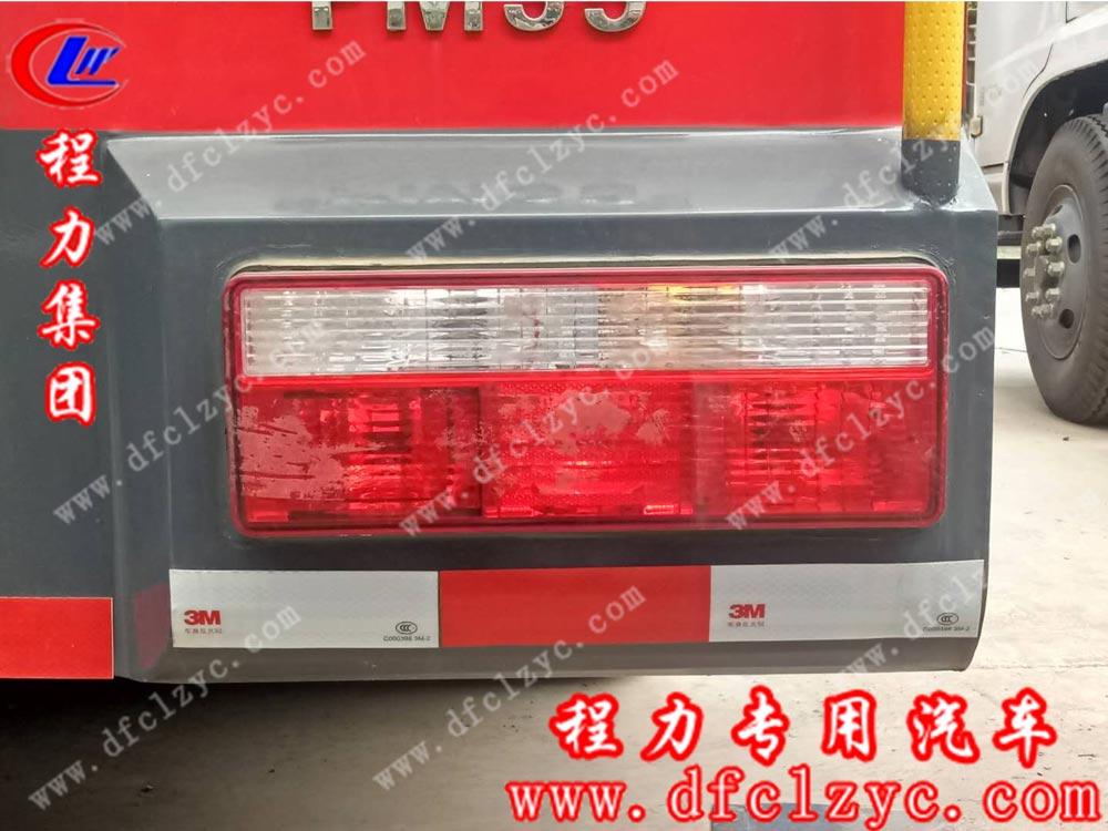 東風(fēng)大多利卡消防車（國五）外觀細節(jié)圖