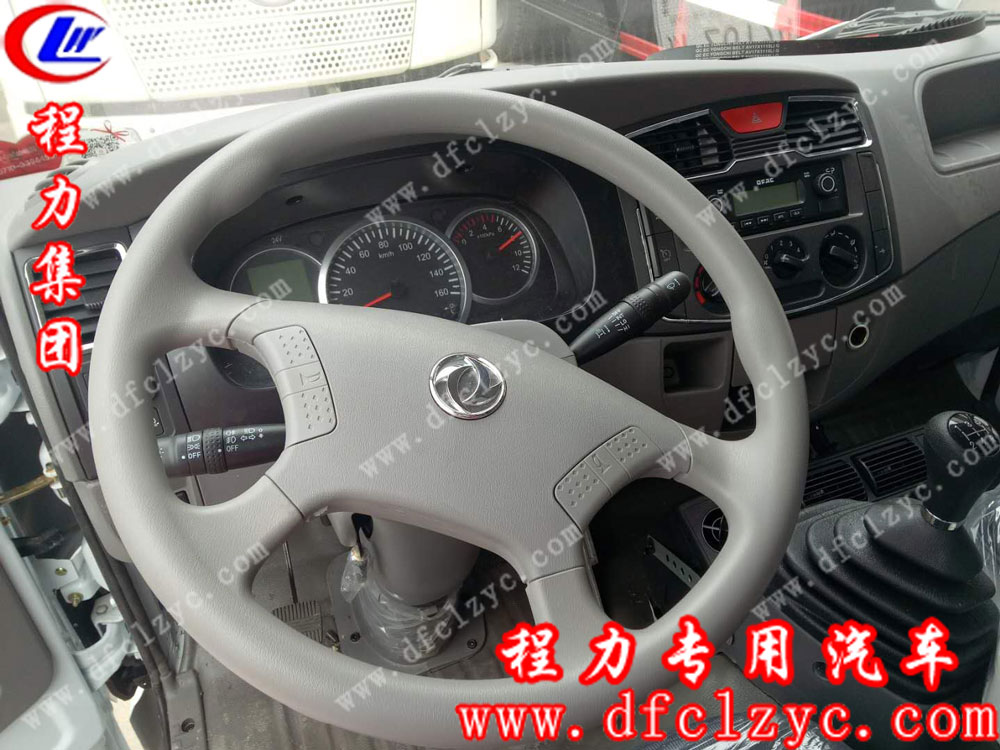 東風(fēng)小多利卡D6聯(lián)體一拖一清障車(chē)方向盤(pán)