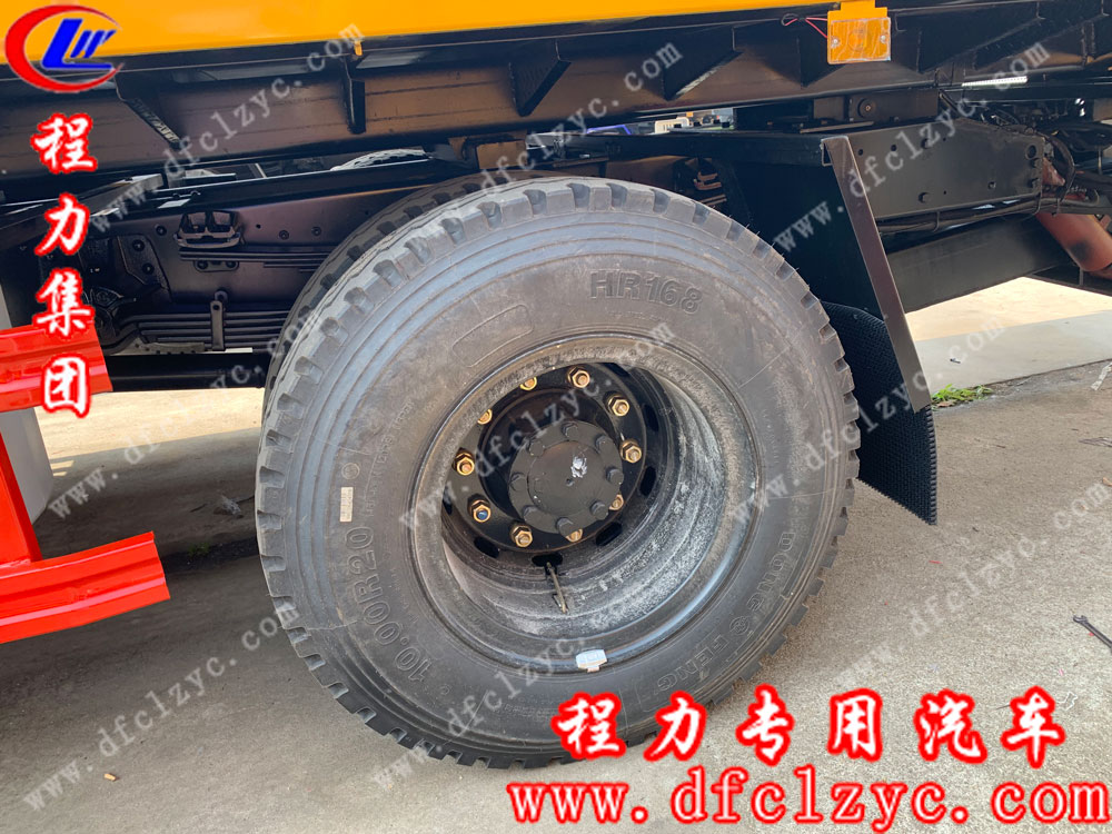 東風(fēng)一拖二帶吊清障車(chē)輪胎