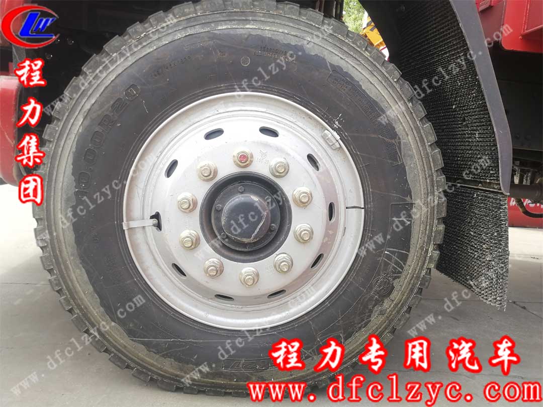 湖北程力東風(fēng)柳汽折臂隨車吊輪胎細節(jié)圖