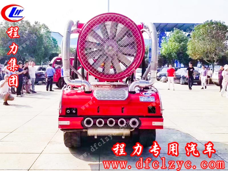 湖北程力集團(tuán)生產(chǎn)的消防機(jī)器人