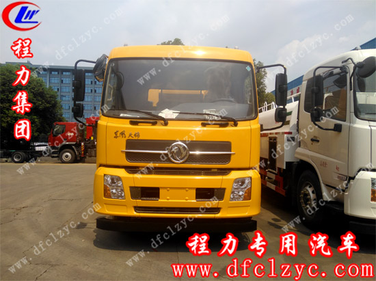 湖北程力集團(tuán)東風(fēng)天錦12噸清洗吸污車(chē)