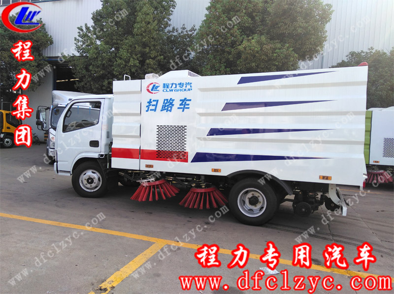 程力集團5方掃路車正在試車中
