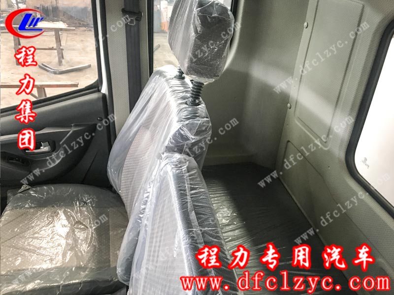 湖北程力集團(tuán)生產(chǎn)的18.6噸國(guó)六東風(fēng)錦程后雙橋?yàn)⑺囻{駛室