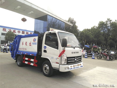 程力集團(tuán)凱馬藍(lán)牌壓縮式垃圾車(chē)