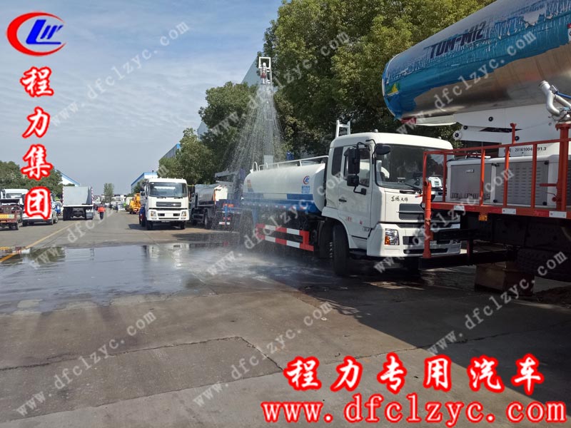 湖北程力集團(tuán)東風(fēng)天錦鐵路多功能抑塵噴灑車(chē)
